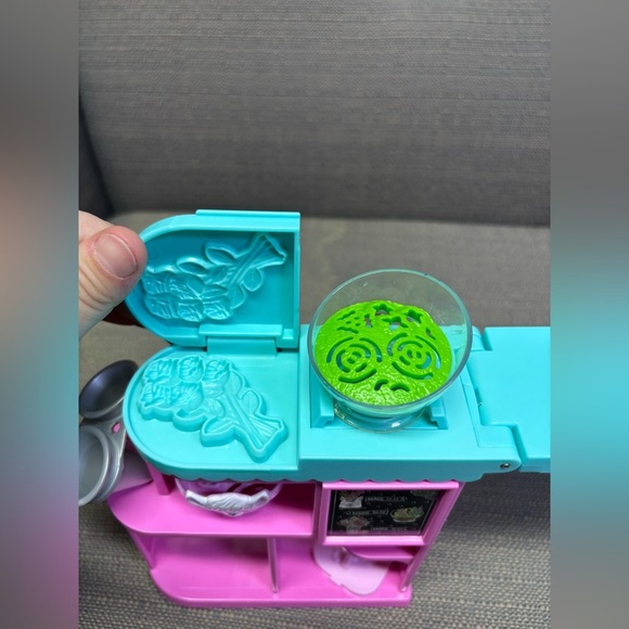 Barbie "You Can Be Anything" Florist Counter Playset Piece - Picture 2 of 4